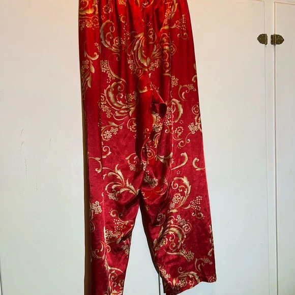 Morgan Taylor Red Satin Pajama Set with Gold Paisley Motif - Picture 7 of 11